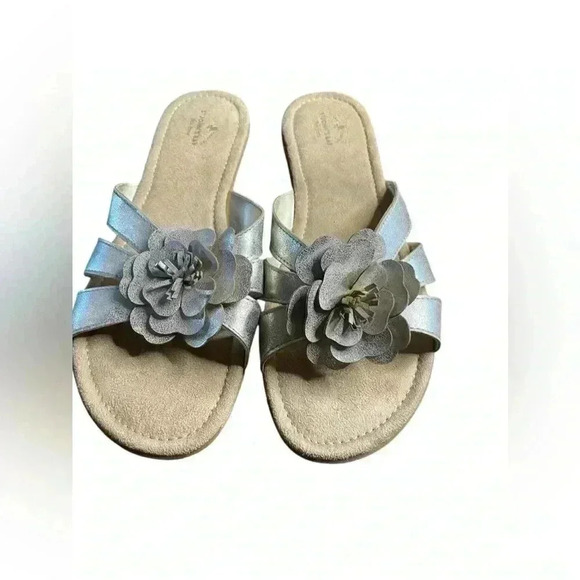 St. John's Bay Shoes - St. John's Bay Size 10 M gold silver flower Slide Synthetic Women Sandal Shoes